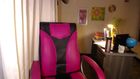 Angie online show from May 31, 6:09 pm