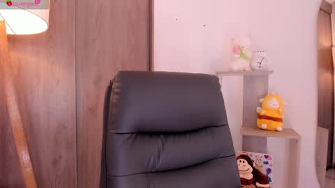 Danielle Rose online show from October 14, 10:57 pm