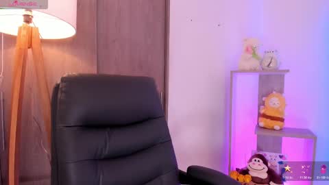 Danielle Rose online show from October 28, 10:00 pm