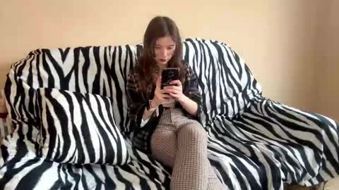 Mia online show from November 28, 8:10 am