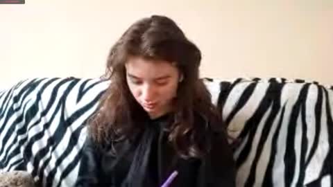 Mia online show from December 16, 9:15 am