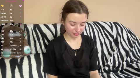 Mia online show from December 5, 7:40 am