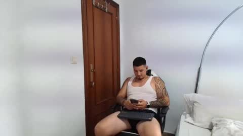 Snapshot of danielmilan chatting on September 11, 8:37 am THE BIG BOSS online show from September 11, 8:37 am