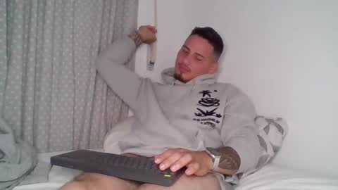 Snapshot of danielmilan chatting on February 2, 11:07 am THE BIG BOSS online show from February 2, 11:07 am