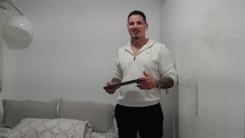 Snapshot of danielmilan chatting on February 24, 9:10 am THE BIG BOSS online show from February 24, 9:10 am