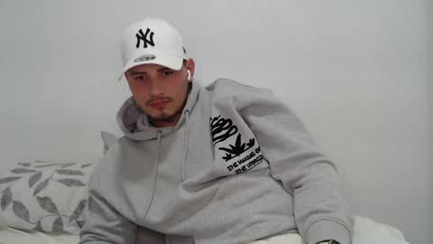 Snapshot of danielmilan chatting on March 10, 6:34 pm THE BIG BOSS online show from March 10, 6:34 pm