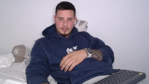 Snapshot of danielmilan chatting on February 8, 6:01 pm THE BIG BOSS online show from February 8, 6:01 pm