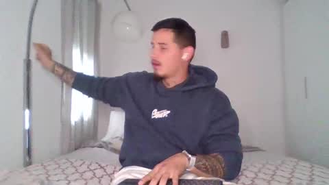 Snapshot of danielmilan chatting on January 29, 9:12 am THE BIG BOSS online show from January 29, 9:12 am