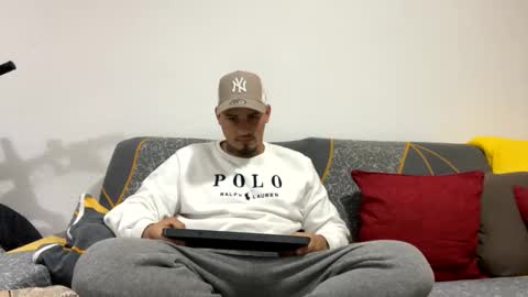 Snapshot of danielmilan chatting on January 17, 6:57 am THE BIG BOSS online show from January 17, 6:57 am
