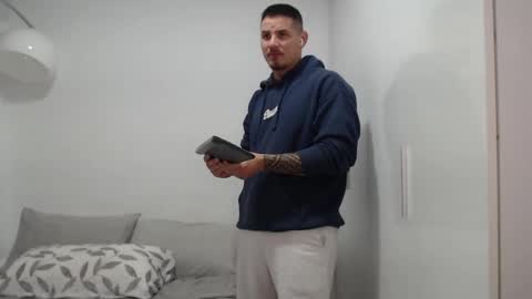 Snapshot of danielmilan chatting on February 20, 9:11 am THE BIG BOSS online show from February 20, 9:11 am