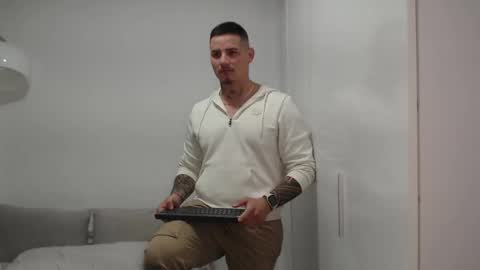 Snapshot of danielmilan chatting on March 6, 9:25 am THE BIG BOSS online show from March 6, 9:25 am
