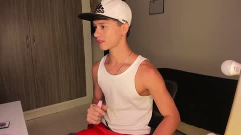 Snapshot of daniels_cruz chatting on December 1, 9:28 pm Daniels Cruz online show from December 1, 9:28 pm