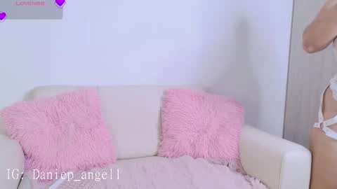 Snapshot of daniep_angel chatting on September 16, 1:18 am Hi Im Daniela online show from September 16, 1:18 am