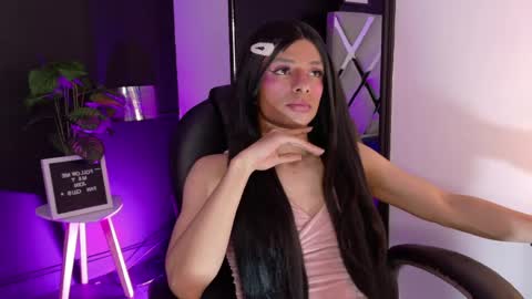 Danika Dahl online show from April 2, 6:32 am