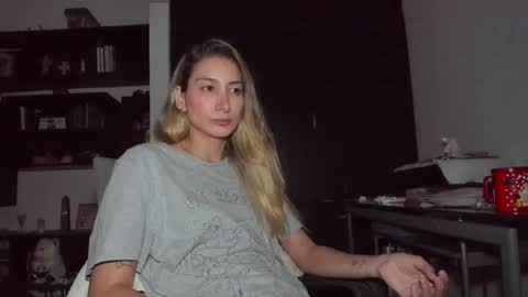 Snapshot of danikrosse chatting on January 23, 7:11 am Danik online show from January 23, 7:11 am