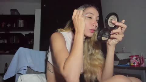 Snapshot of danikrosse chatting on February 6, 4:10 am Danik online show from February 6, 4:10 am