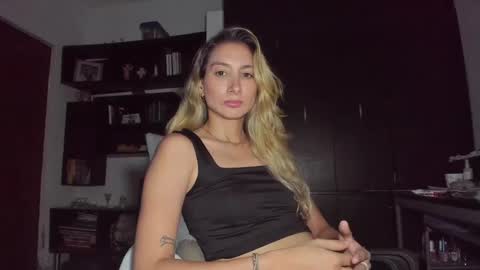 Snapshot of danikrosse chatting on February 12, 7:02 am Danik online show from February 12, 7:02 am