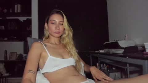 Snapshot of danikrosse chatting on February 5, 6:56 am Danik online show from February 5, 6:56 am