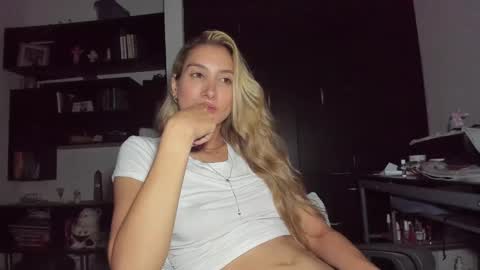 Snapshot of danikrosse chatting on March 12, 7:13 am Danik online show from March 12, 7:13 am