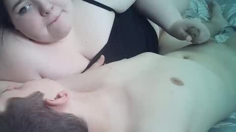 He and she online show from April 16, 8:09 pm