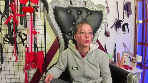 Danna  online show from March 10, 11:36 am