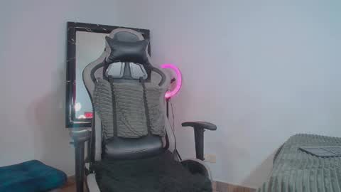 danna isabella online show from April 20, 8:23 pm