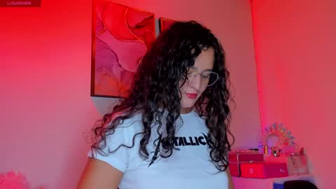 Danna Lovs online show from January 2, 2:35 pm
