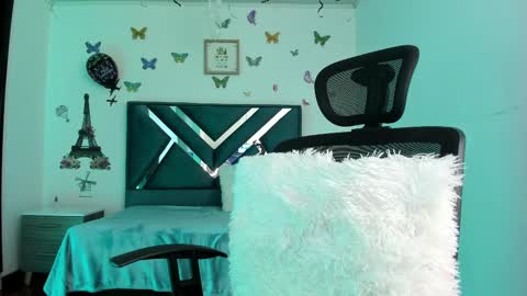 Snapshot of danna_martinezz chatting on February 10, 6:13 pm Danna martinezz online show from February 10, 6:13 pm