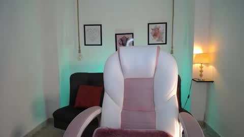 Danna online show from October 9, 10:15 pm