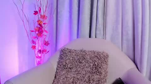 DannaHadid online show from February 12, 9:11 pm