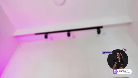 Danna online show from February 14, 9:28 pm