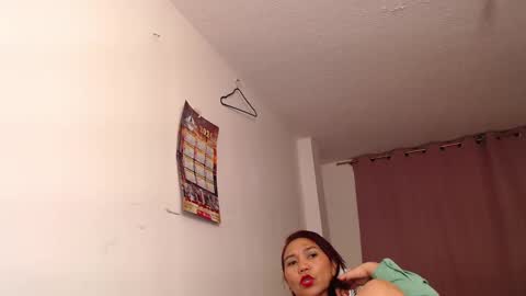 Snapshot of dannamomcerrat chatting on March 9, 1:35 am dannamomcerrat online show from March 9, 1:35 am