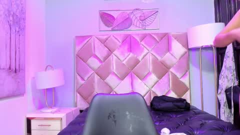 Snapshot of danniakross chatting on September 20, 4:48 am danniakross online show from September 20, 4:48 am