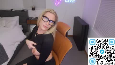 DANNI DANIELS online show from January 18, 6:45 am