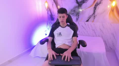 dannyflame1 online show from September 18, 3:32 am