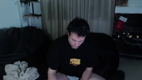 Snapshot of danruiz33 chatting on January 4, 3:50 am Dan online show from January 4, 3:50 am