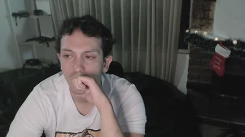 Snapshot of danruiz33 chatting on December 20, 3:36 am Dan online show from December 20, 3:36 am