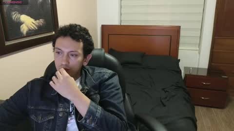 Snapshot of danruiz33 chatting on February 18, 12:37 am Dan online show from February 18, 12:37 am