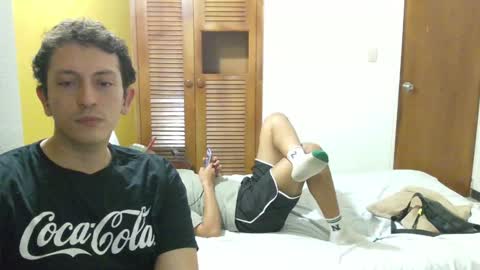 Snapshot of danruiz33 chatting on January 27, 12:22 am Dan online show from January 27, 12:22 am