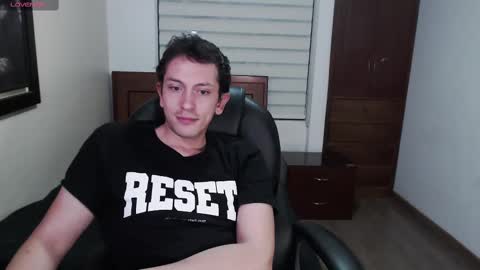 Snapshot of danruiz33 chatting on February 10, 12:30 am Dan online show from February 10, 12:30 am