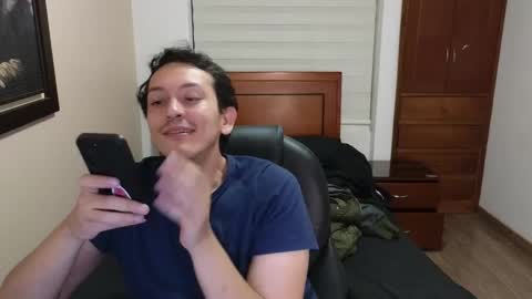 Snapshot of danruiz33 chatting on February 21, 2:17 am Dan online show from February 21, 2:17 am