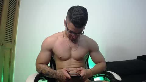 Snapshot of danteread chatting on February 23, 11:04 pm danteread online show from February 23, 11:04 pm