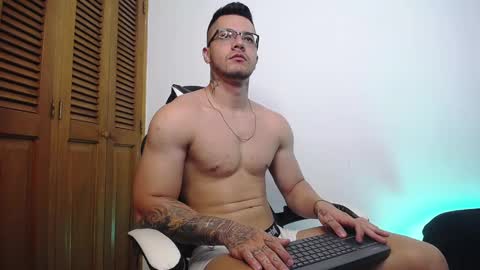 Snapshot of danteread chatting on March 11, 4:08 am danteread online show from March 11, 4:08 am