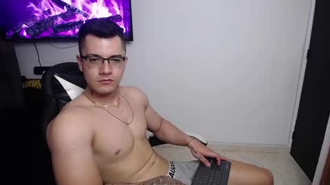 Snapshot of danteread chatting on February 1, 2:16 am danteread online show from February 1, 2:16 am