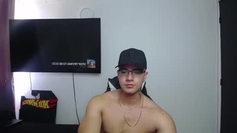 Snapshot of danteread chatting on February 7, 7:27 pm danteread online show from February 7, 7:27 pm