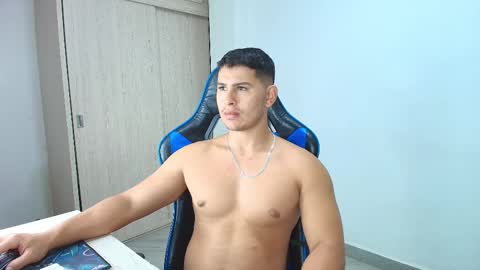 Snapshot of dantraxx chatting on January 2, 9:07 pm Dantraxx online show from January 2, 9:07 pm