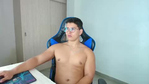 Snapshot of dantraxx chatting on January 22, 8:38 pm Dantraxx online show from January 22, 8:38 pm