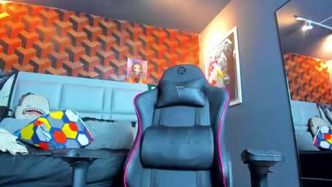 Snapshot of dany_dryy chatting on February 23, 10:09 pm Dany online show from February 23, 10:09 pm