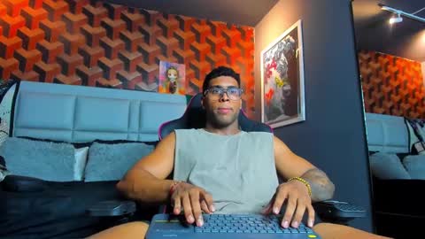 Snapshot of dany_dryy chatting on February 16, 9:05 pm Dany online show from February 16, 9:05 pm
