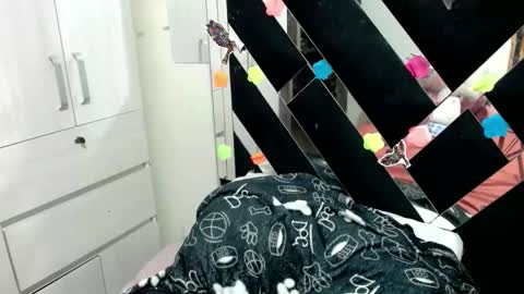 daphne877046 online show from December 1, 7:23 pm